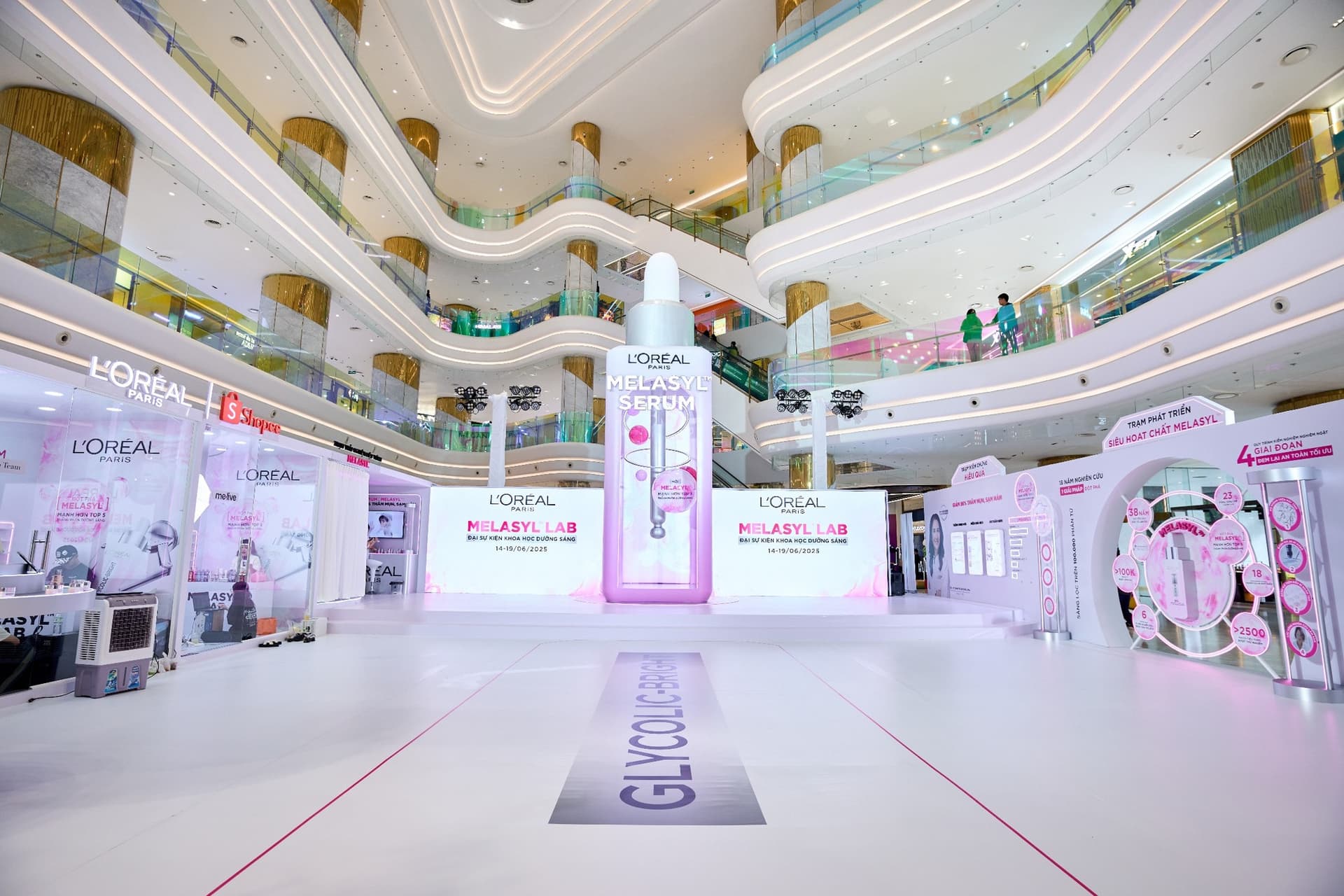 L'Oréal Paris MELASYL LAB — 8m Bottle Installation